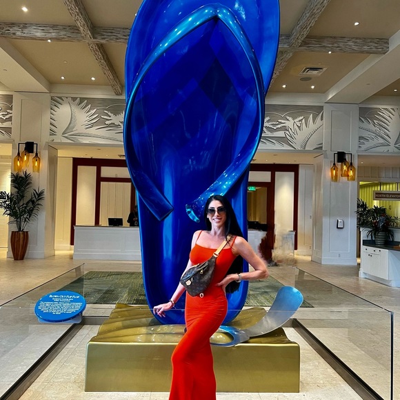 Welcome to my closet!!!! 😍 - Picture 14 of 16